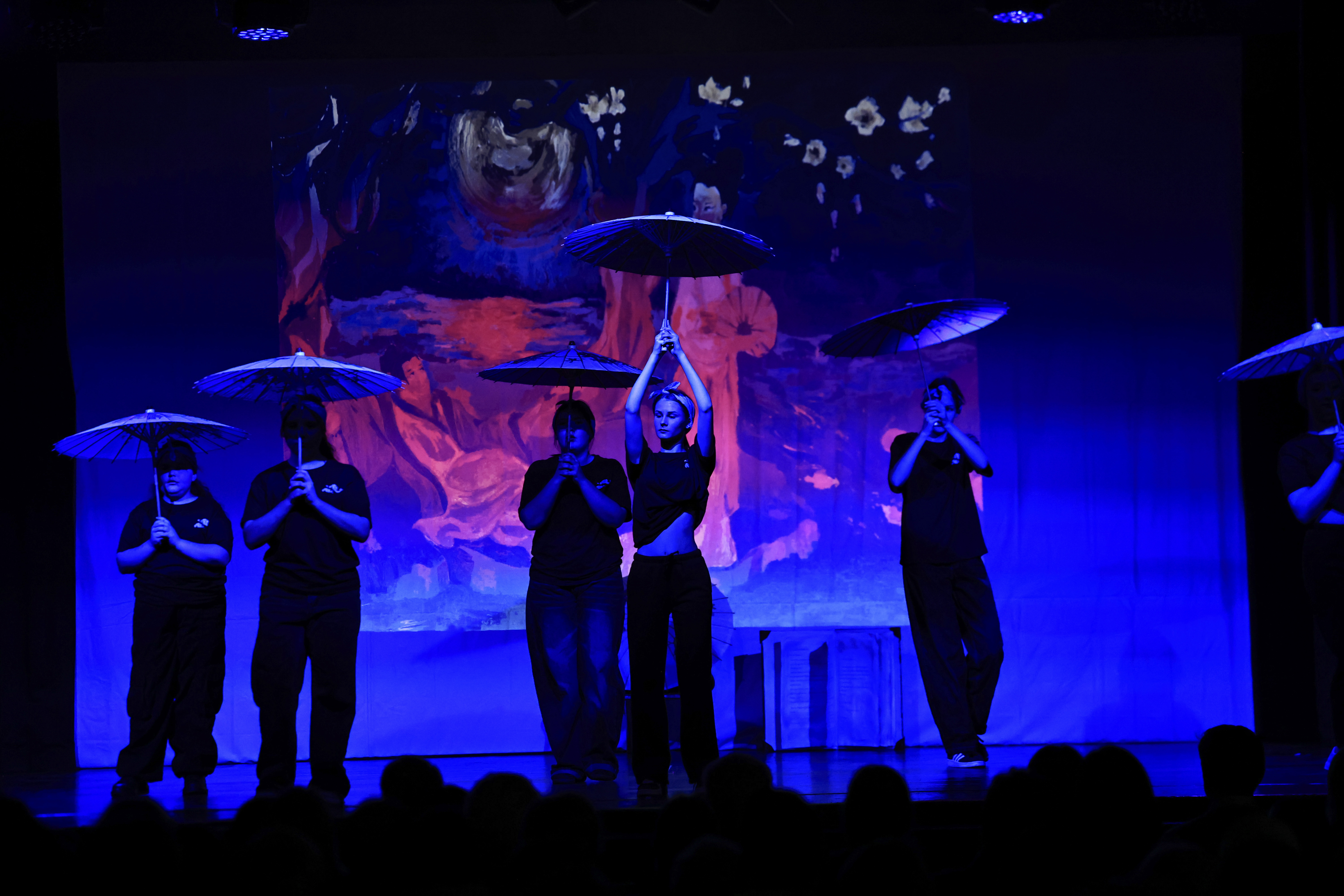 Aufführung des Tanzprojekts "Das Buch der Tänze"